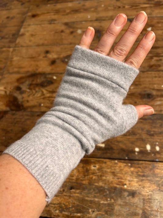100%recycled cashmere gloves Light GREY