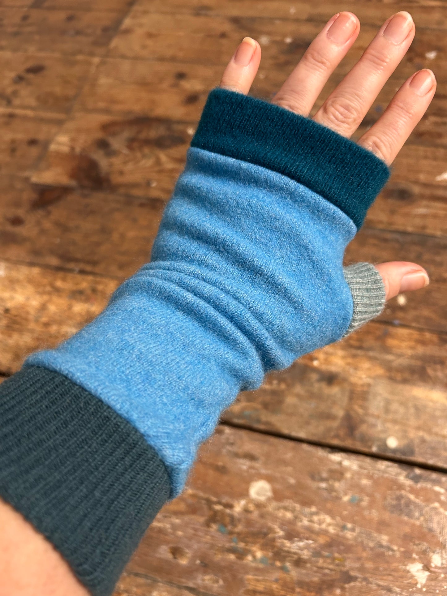 100%recycled cashmere gloves Blue Turquoise
